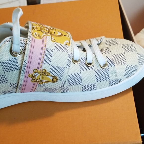 LV Tennis Shoe - Picture 8 of 8